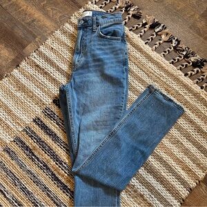 ☾ A&F 90s slim straight ultra high rise jeans